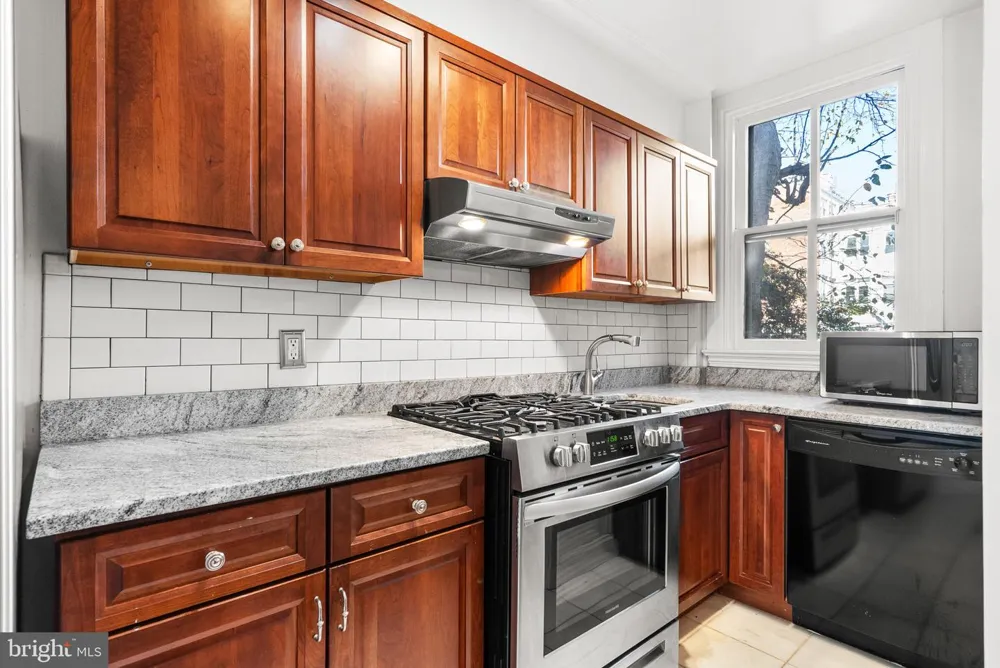 812 E STREET SE Washington, DC 20003