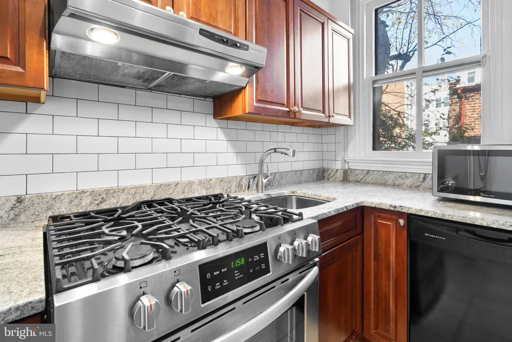 812 E STREET SE Washington, DC 20003
