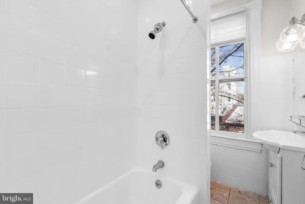 812 E STREET SE Washington, DC 20003