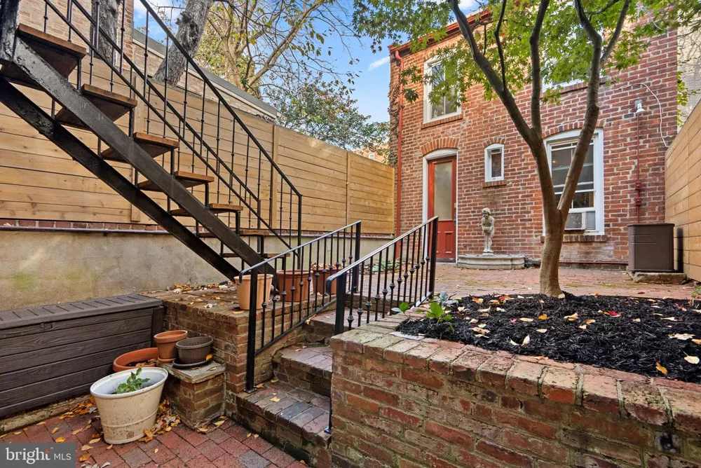 812 E STREET SE Washington, DC 20003