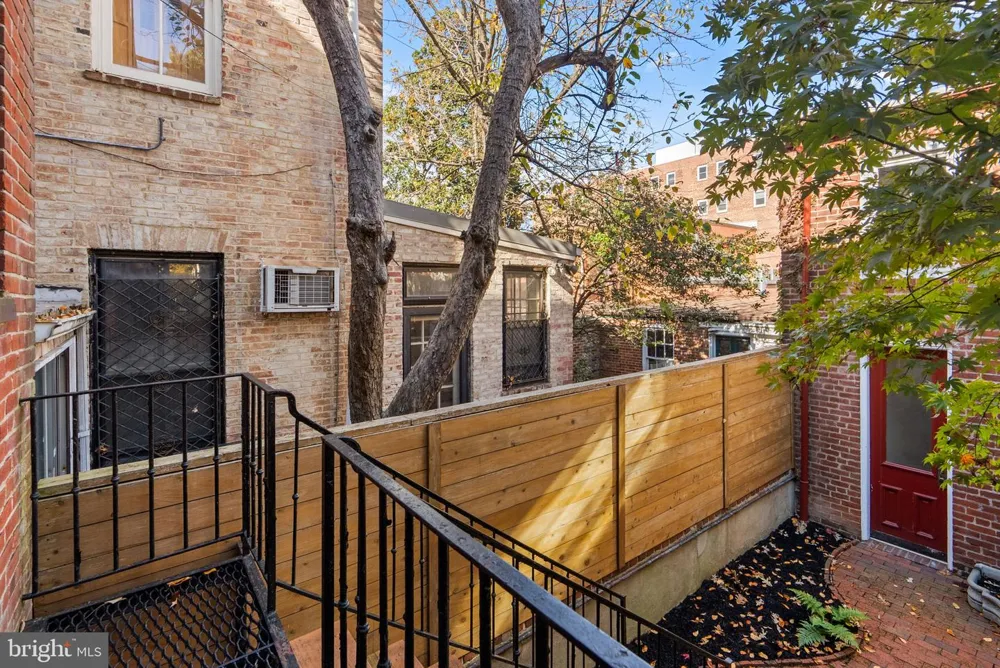 812 E STREET SE Washington, DC 20003