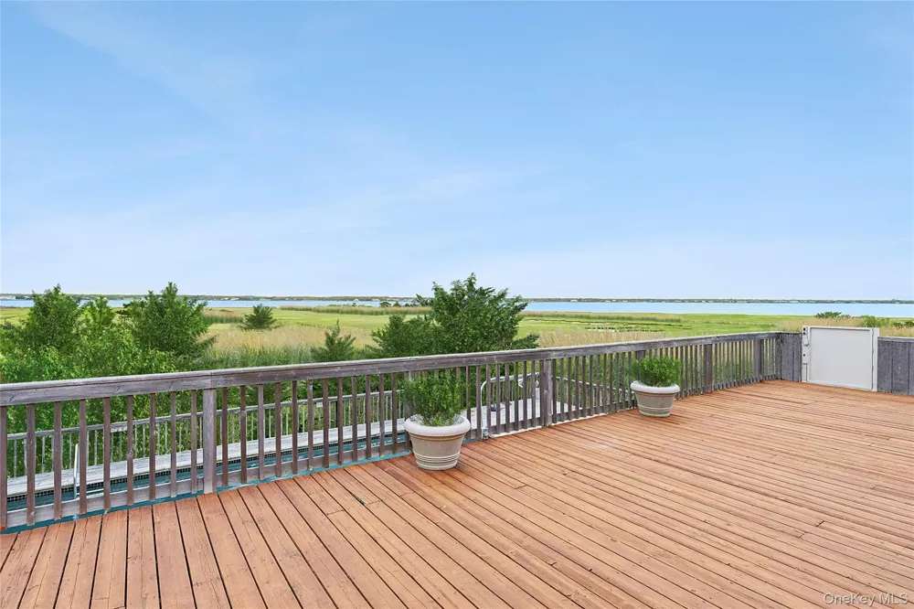 542 Dune Road Westhampton, NY 11977