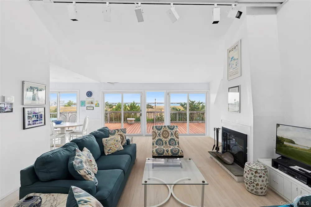542 Dune Road Westhampton, NY 11977