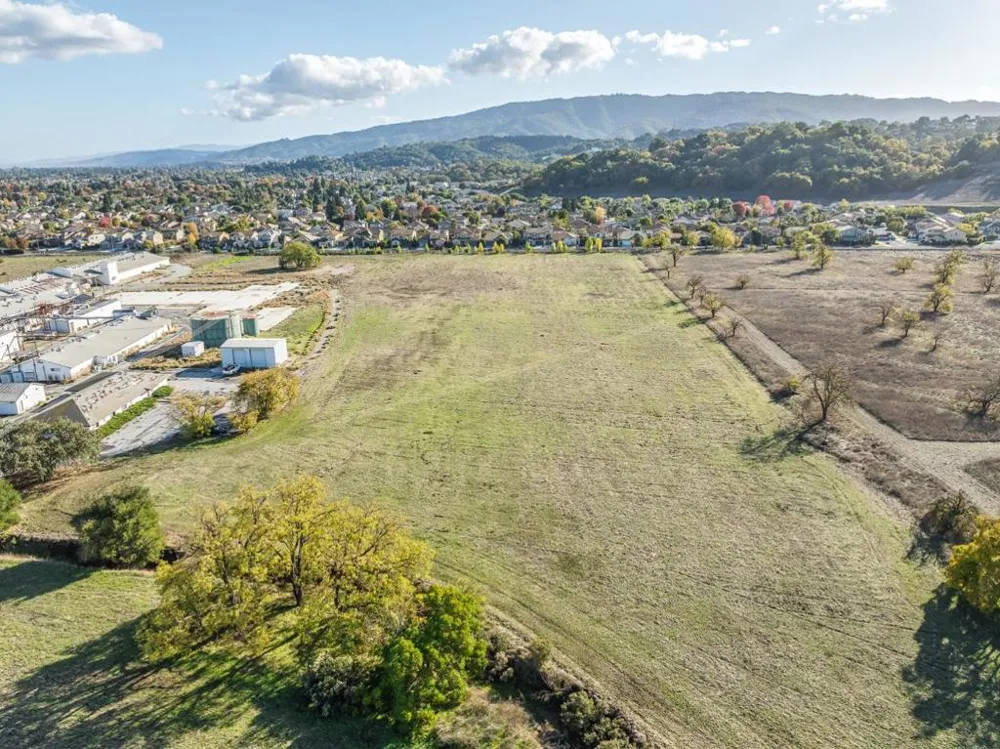 1180 Day Road Gilroy, CA 95020
