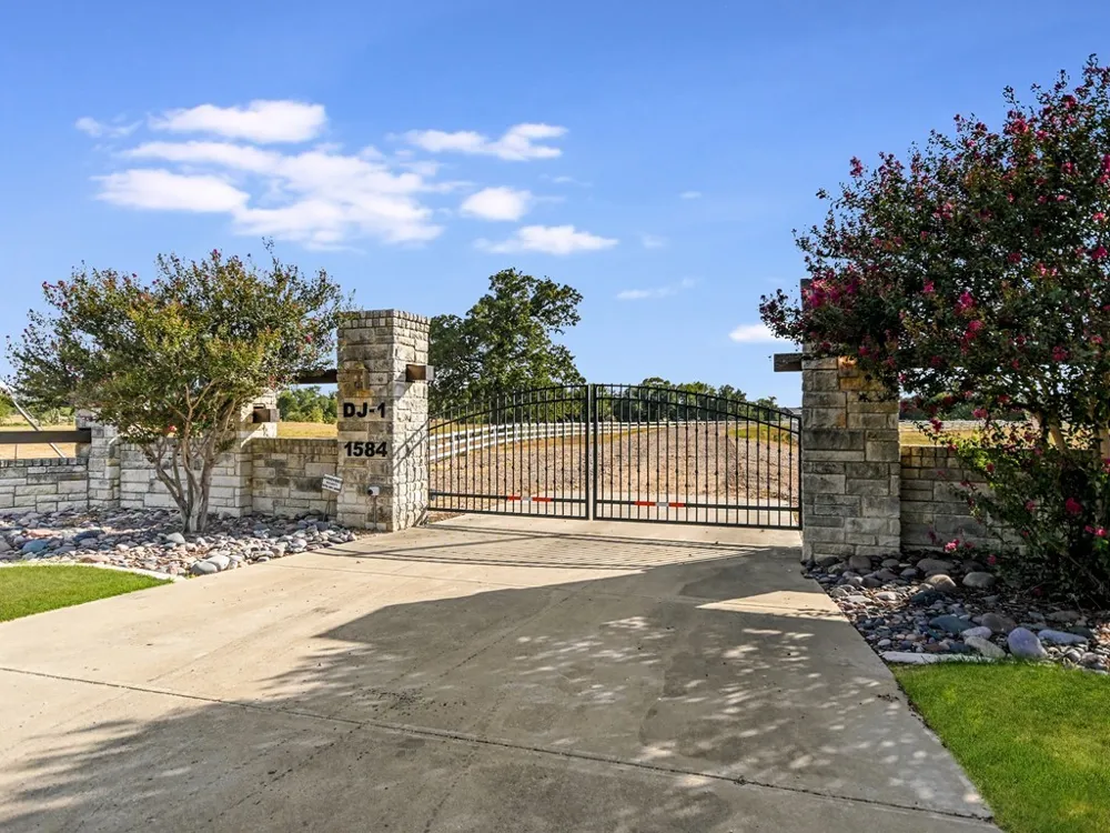 1584 County Road 226 Road Giddings, TX 78942