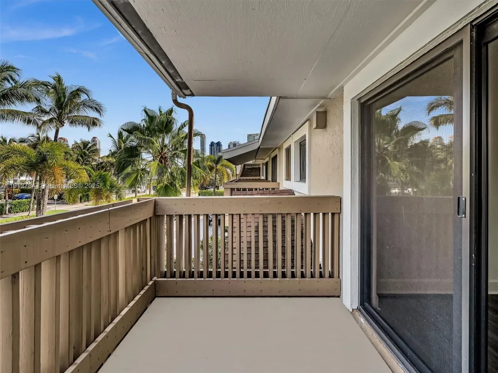 3776 NE 166th St #108 North Miami Beach, FL 33160
