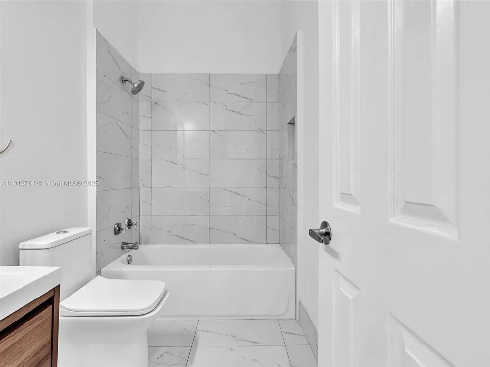 3776 NE 166th St #108 North Miami Beach, FL 33160