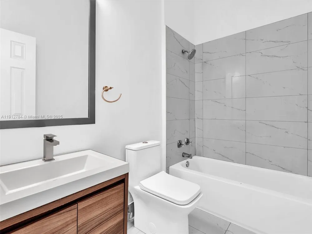 3776 NE 166th St #108 North Miami Beach, FL 33160