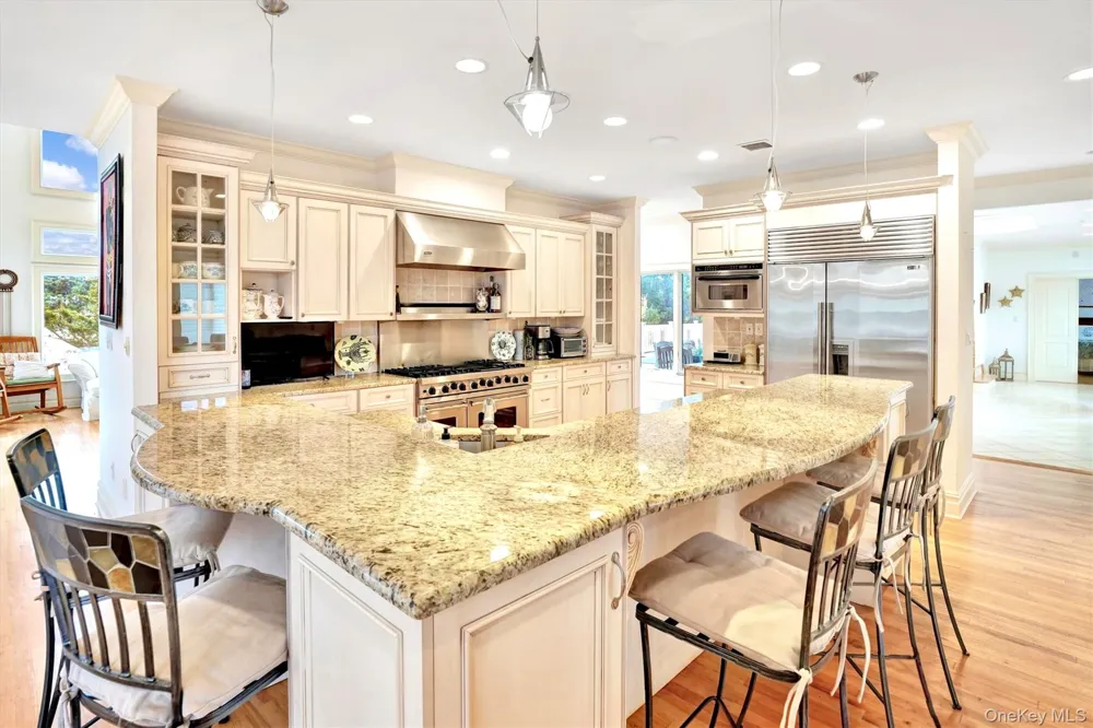 605 Dune Road Westhampton, NY 11977