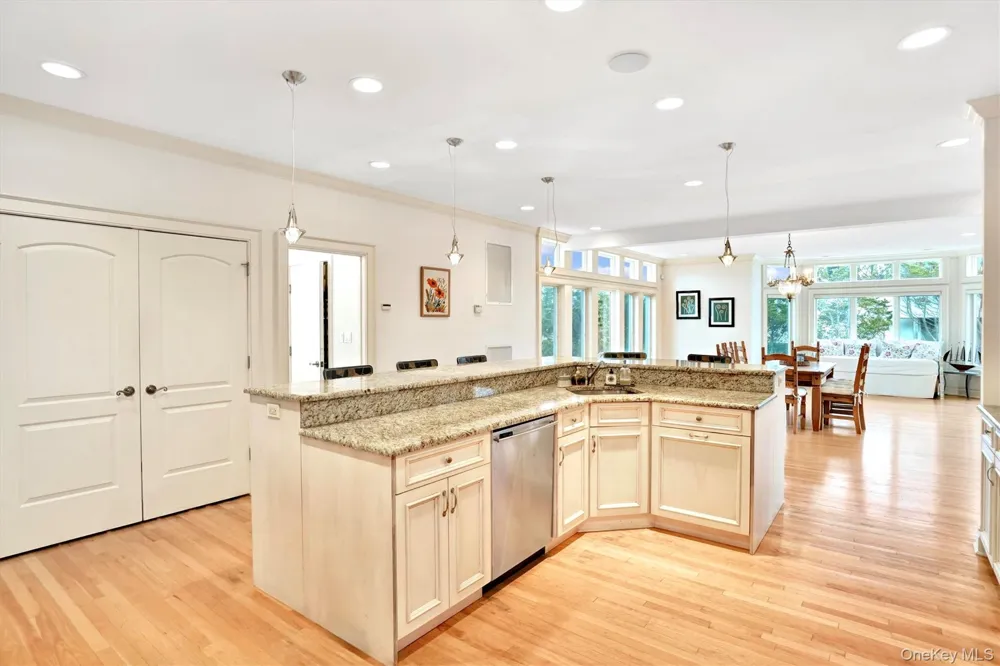 605 Dune Road Westhampton, NY 11977