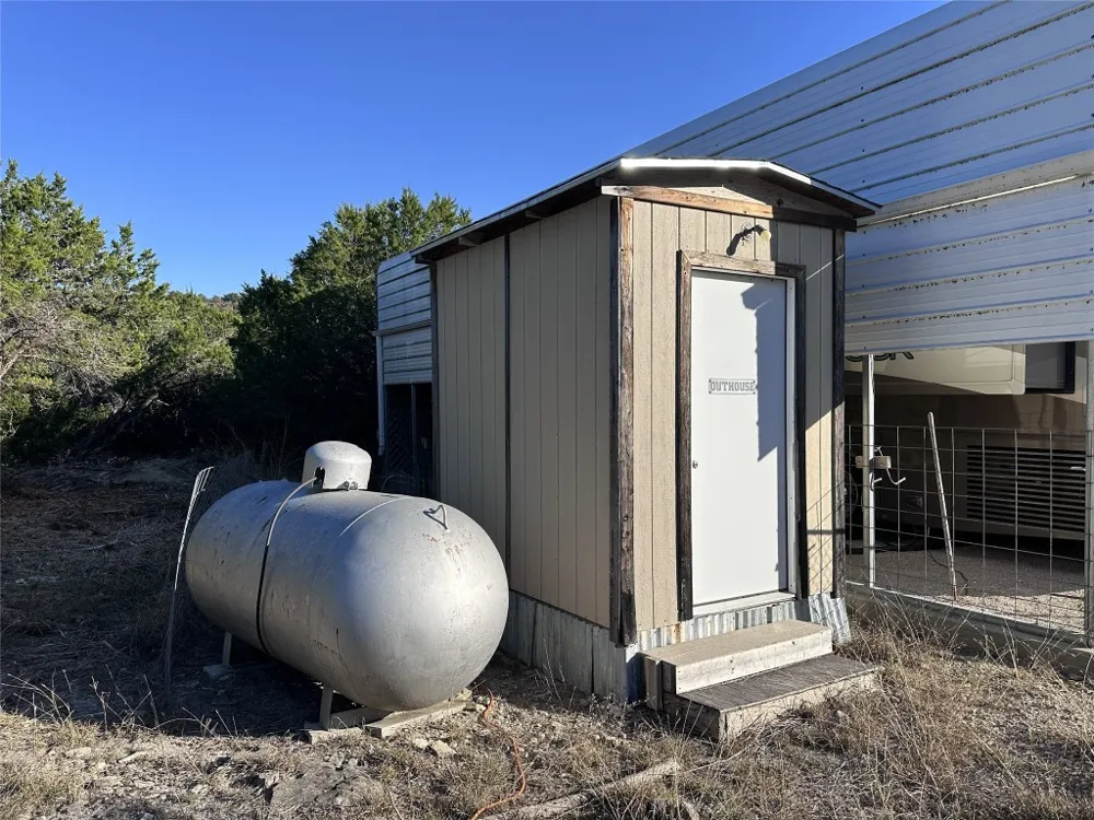 16458 FM 2484 Salado, TX 76571