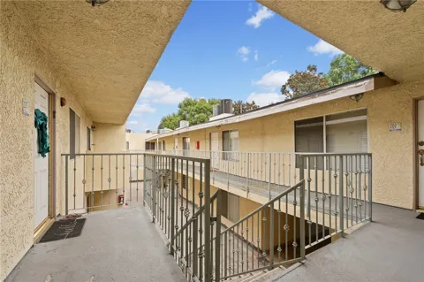 7035 Woodley #205