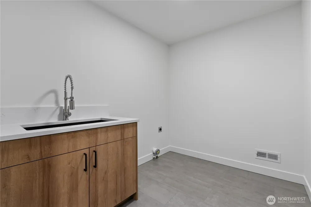 137 E Cedar Drive Lynden, WA 98264