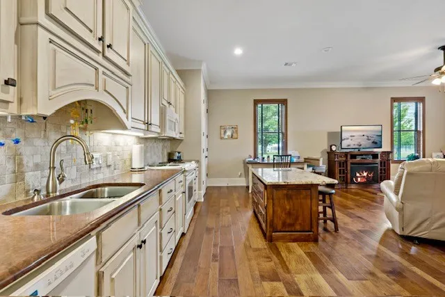 695 County Road 36120 Road Honey Grove, TX 75446