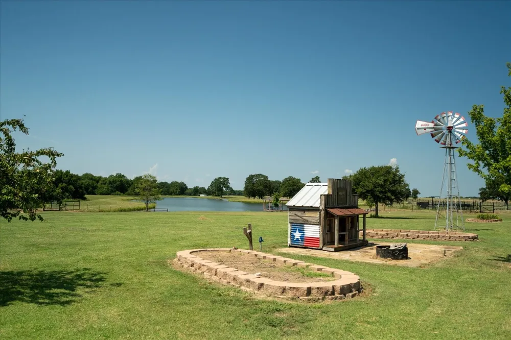 695 County Road 36120 Road Honey Grove, TX 75446