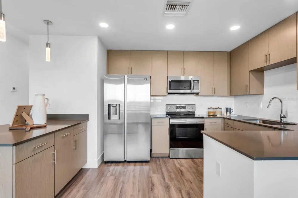 1709 TAMIAMI TRAIL #503 Sarasota, FL 34234