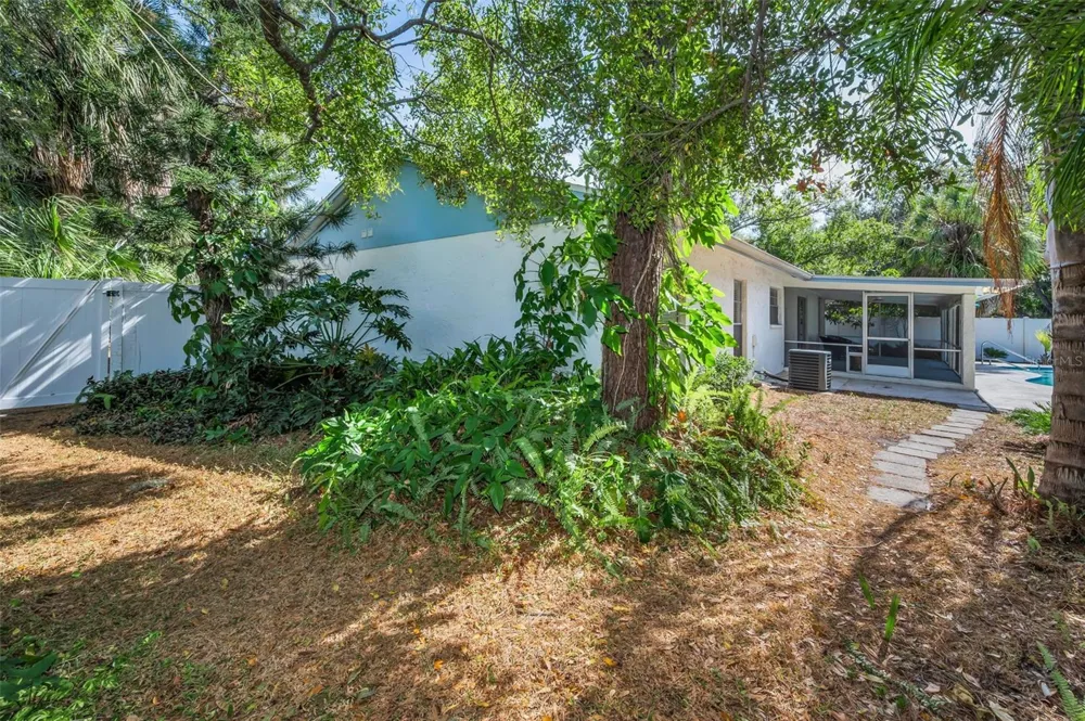 7404 CLEARVIEW DRIVE Tampa, FL 33634