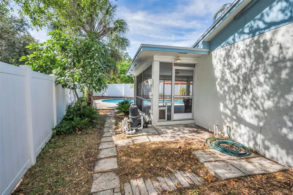 7404 CLEARVIEW DRIVE Tampa, FL 33634