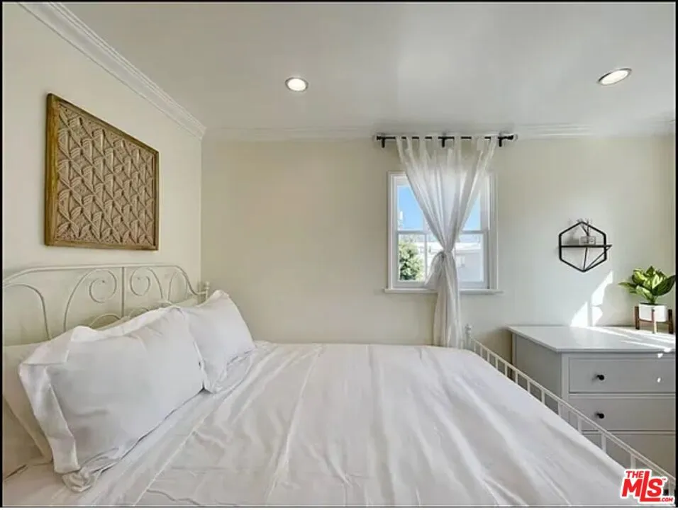 429 Ocean Ave #12 Santa Monica, CA 90402
