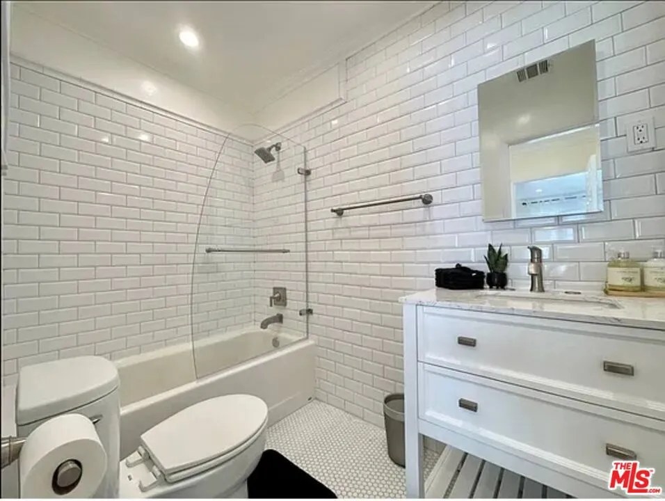 429 Ocean Ave #12 Santa Monica, CA 90402