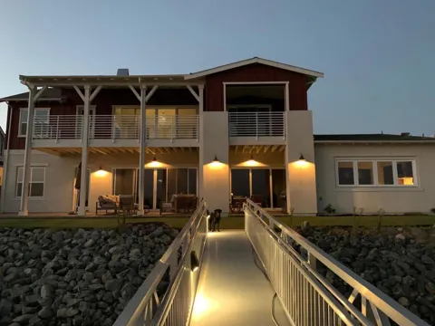 98 Edgewater