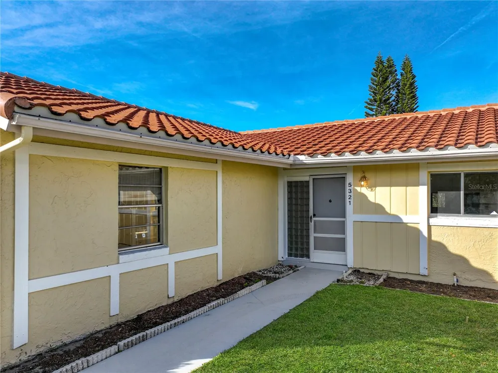 5321 WILLIAMSPORT DRIVE Orlando, FL 32821