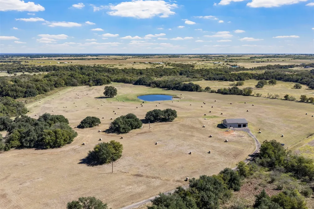 684 County Road 473 Lott, TX 76656