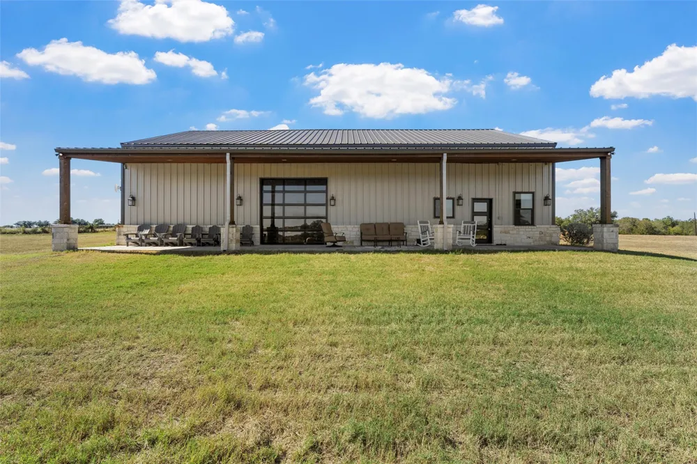 684 County Road 473 Lott, TX 76656