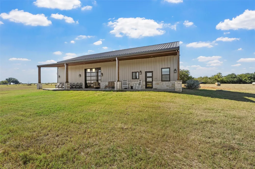 684 County Road 473 Lott, TX 76656