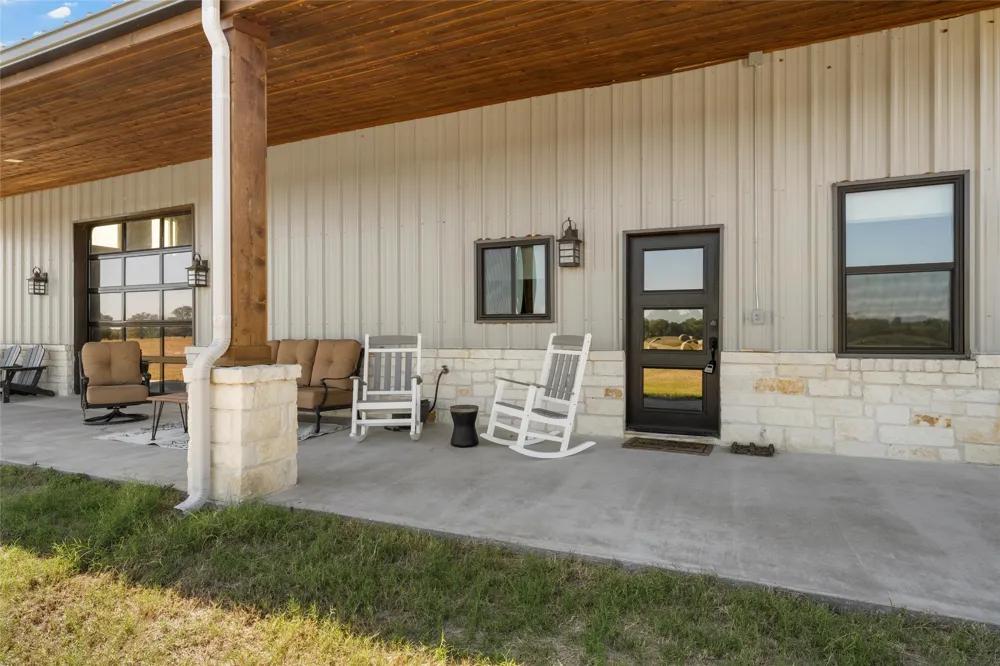684 County Road 473 Lott, TX 76656
