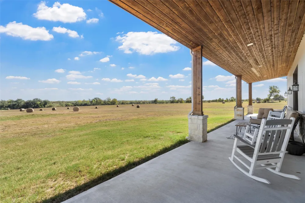 684 County Road 473 Lott, TX 76656