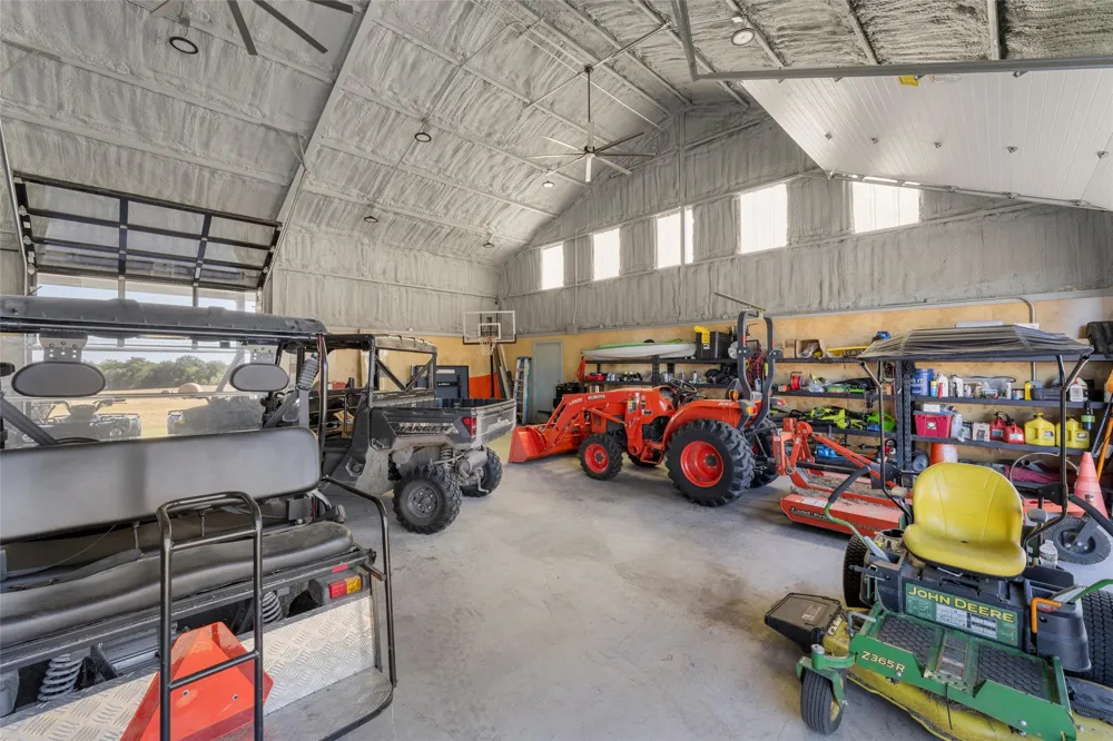 684 County Road 473 Lott, TX 76656