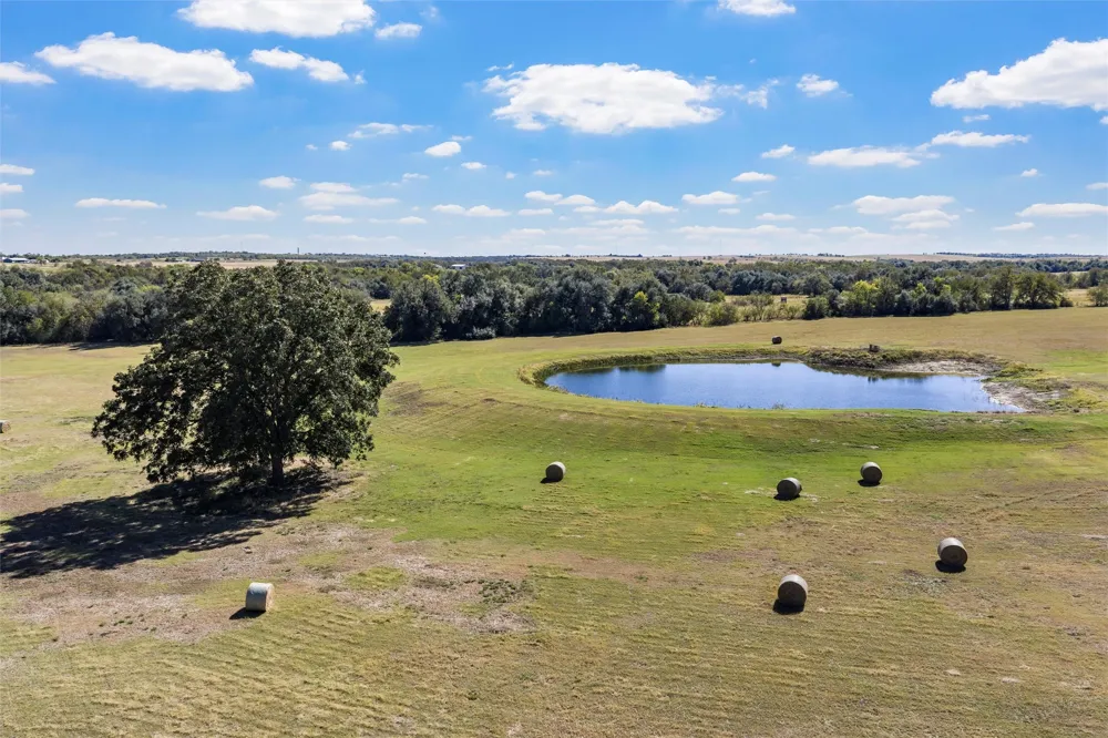 684 County Road 473 Lott, TX 76656
