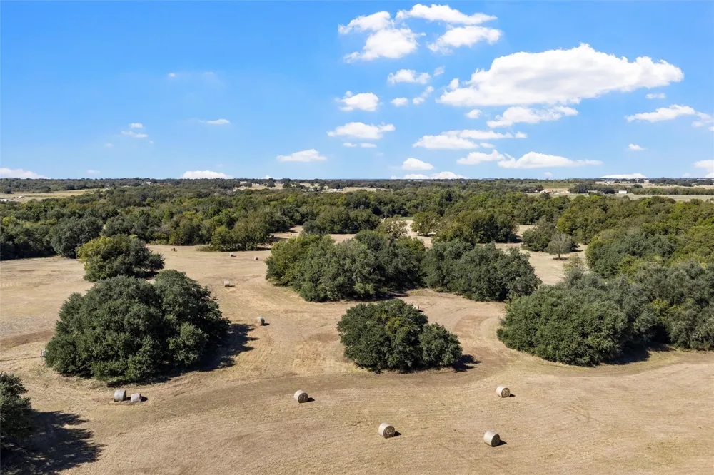 684 County Road 473 Lott, TX 76656