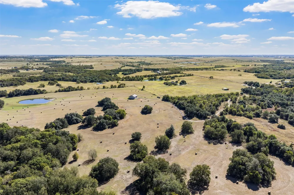 684 County Road 473 Lott, TX 76656