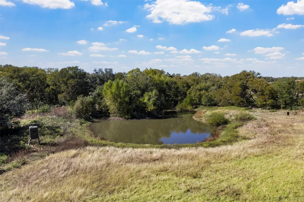 684 County Road 473 Lott, TX 76656