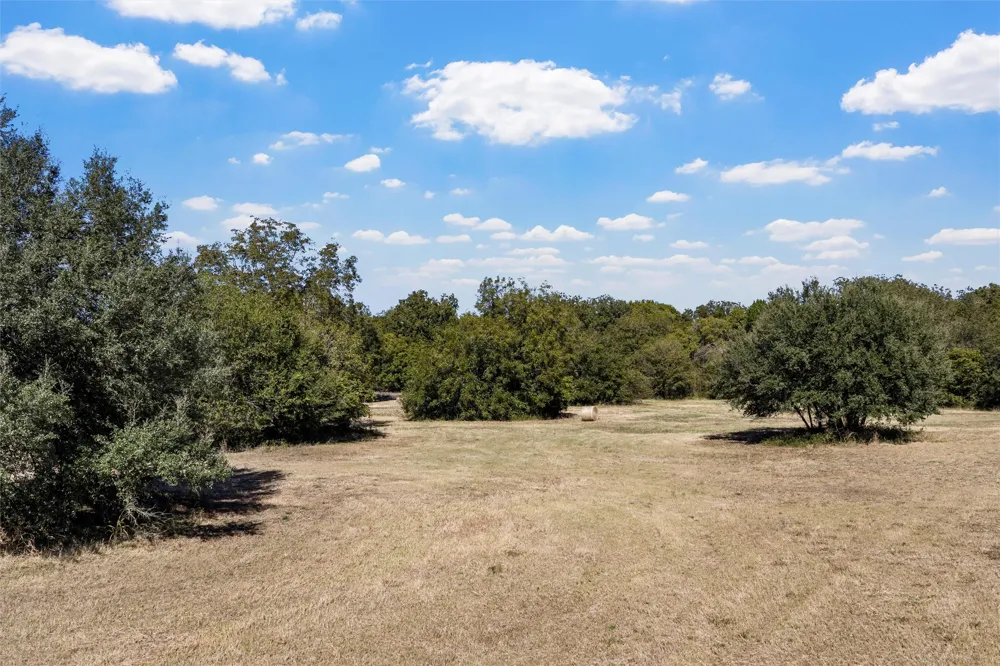 684 County Road 473 Lott, TX 76656