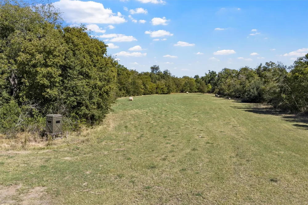 684 County Road 473 Lott, TX 76656