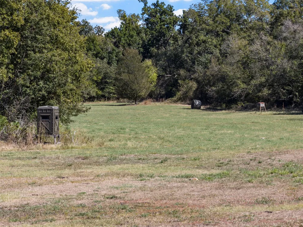 684 County Road 473 Lott, TX 76656