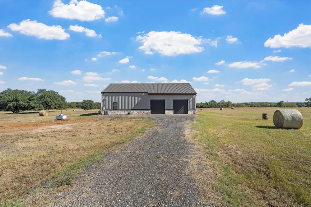 684 County Road 473 Lott, TX 76656