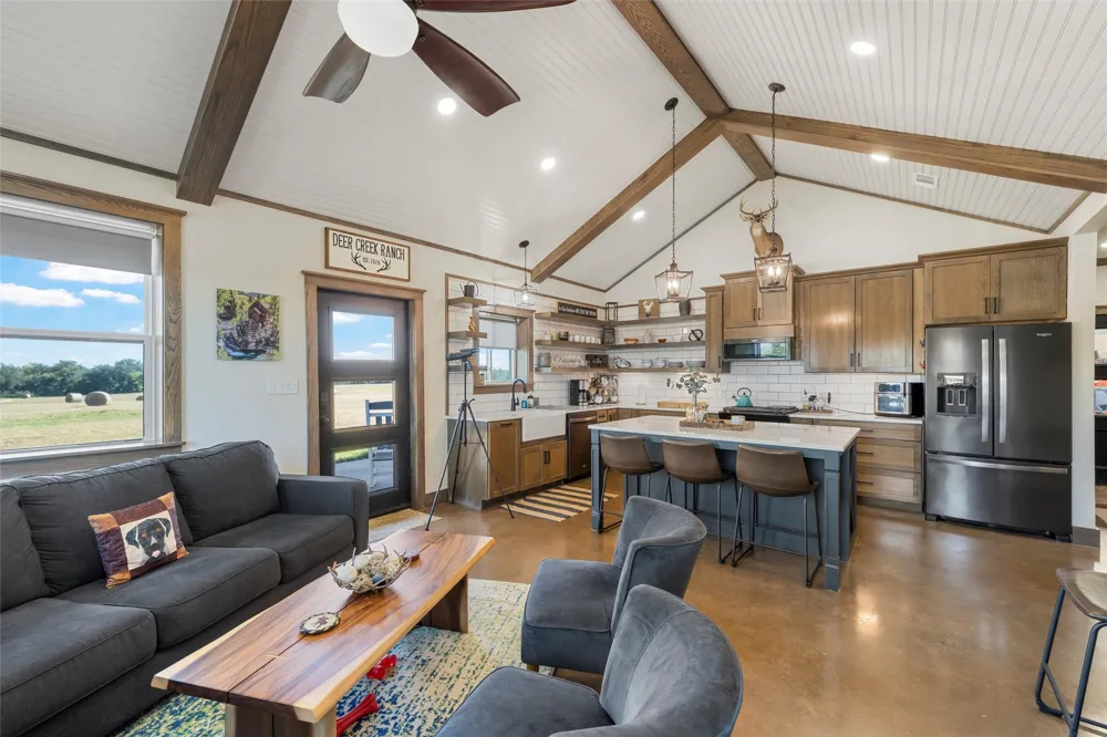 684 County Road 473 Lott, TX 76656