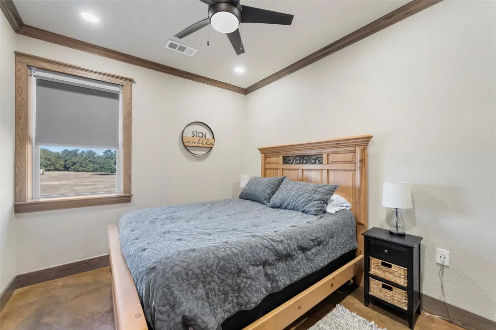 684 County Road 473 Lott, TX 76656