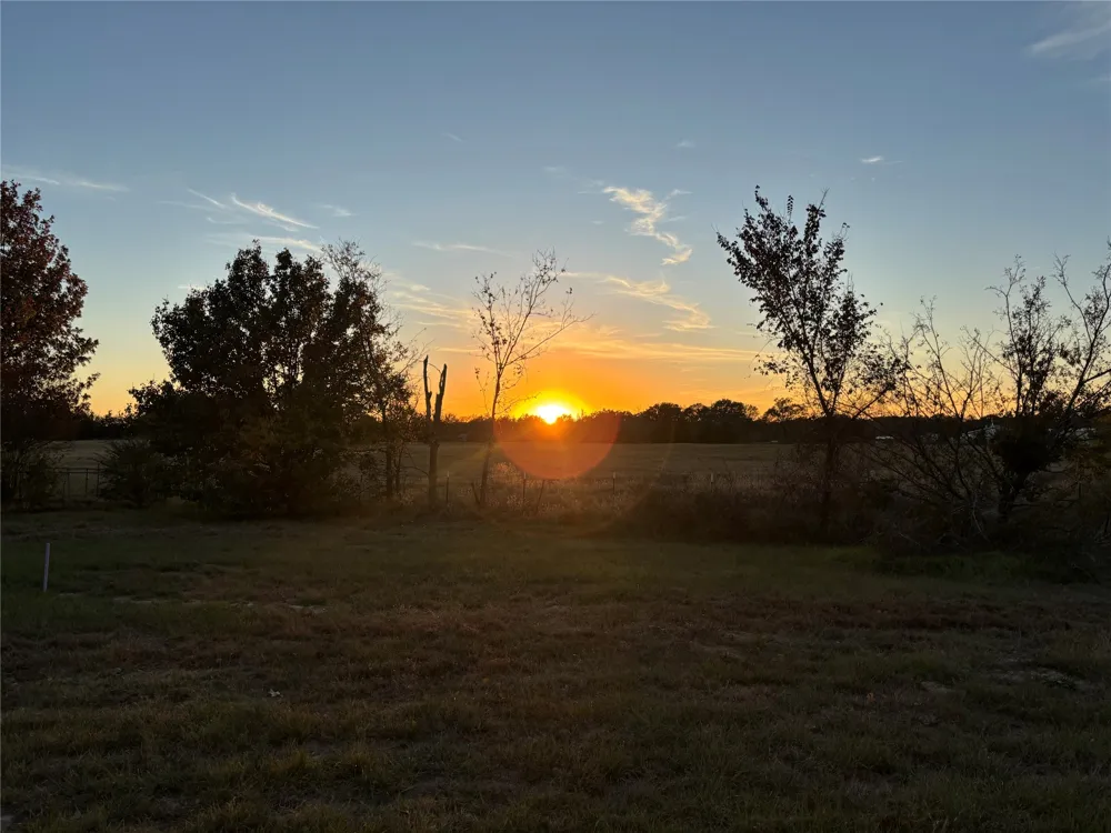 728 County Road 44050 Powderly, TX 75473