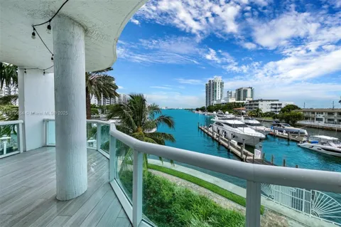 7918 Harbour Island Dr #207