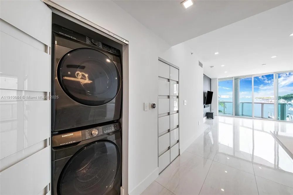 7918 Harbour Island Dr #207 North Bay Village, FL 33141