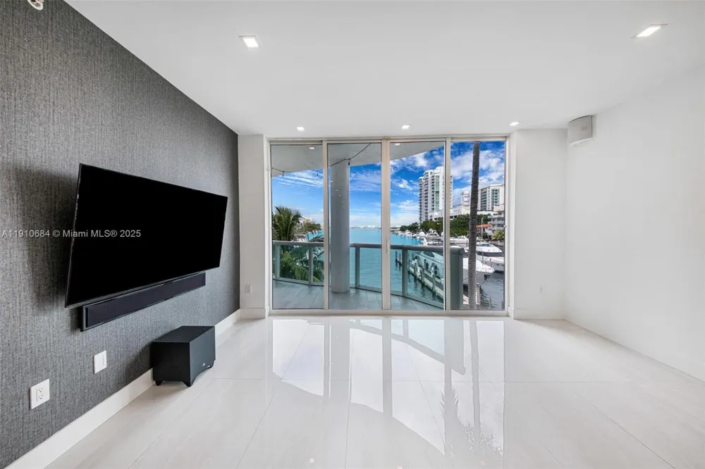 7918 Harbour Island Dr #207 North Bay Village, FL 33141