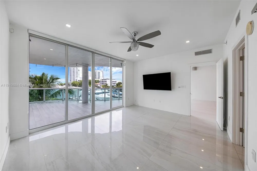 7918 Harbour Island Dr #207 North Bay Village, FL 33141