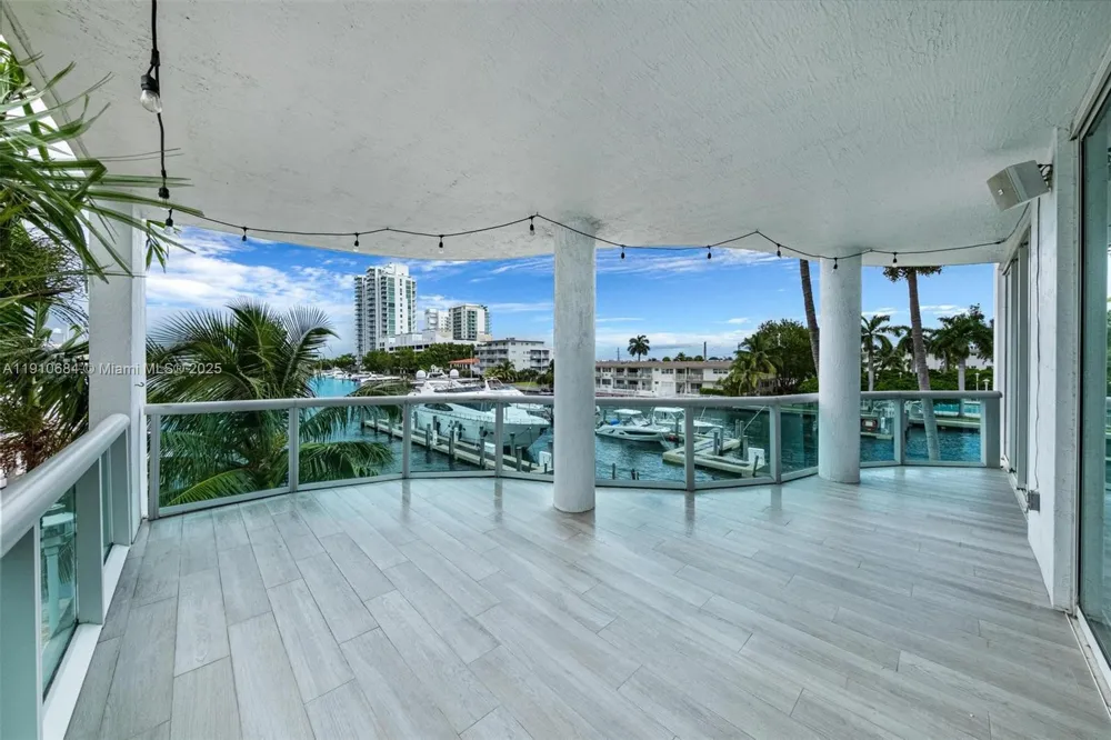 7918 Harbour Island Dr #207 North Bay Village, FL 33141