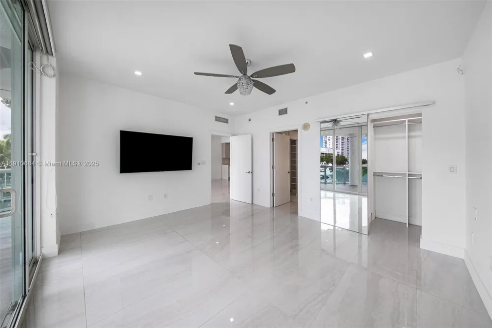 7918 Harbour Island Dr #207 North Bay Village, FL 33141