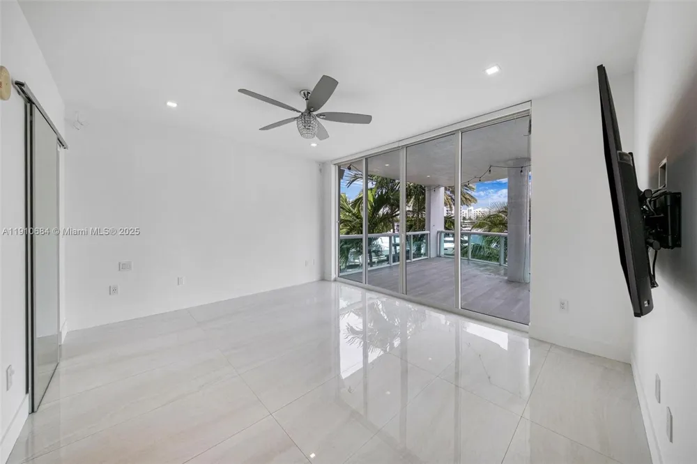 7918 Harbour Island Dr #207 North Bay Village, FL 33141